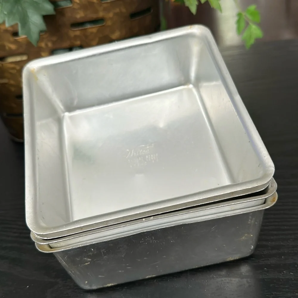 VINTAGE Wilton 4” Cake Pans Set of 4 / 502-2162 / 1971